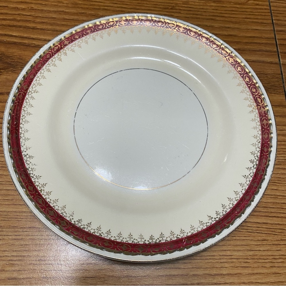 Homer Laughlin Eggshell Nautilus Pattern Maroon E45N5 8.5” Plate Made in USA